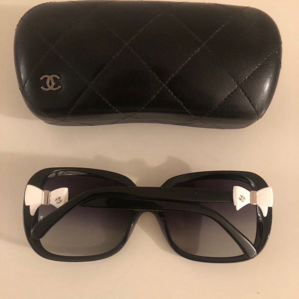 Chanel Bow Sunglasses. Authentic. Like new.